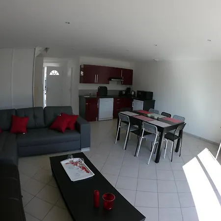 Apartmanhotel La Les Grands Vignobles 3*