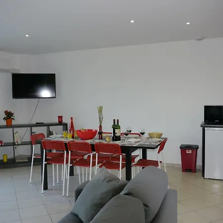 La Les Grands Vignobles Aparthotel
