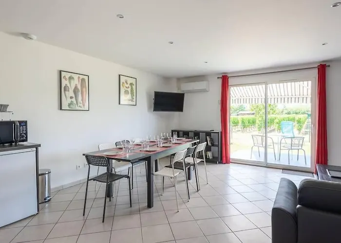 La Les Grands Vignobles شقة فندقية ليبورن