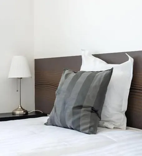 La Les Grands Vignobles ليبورن