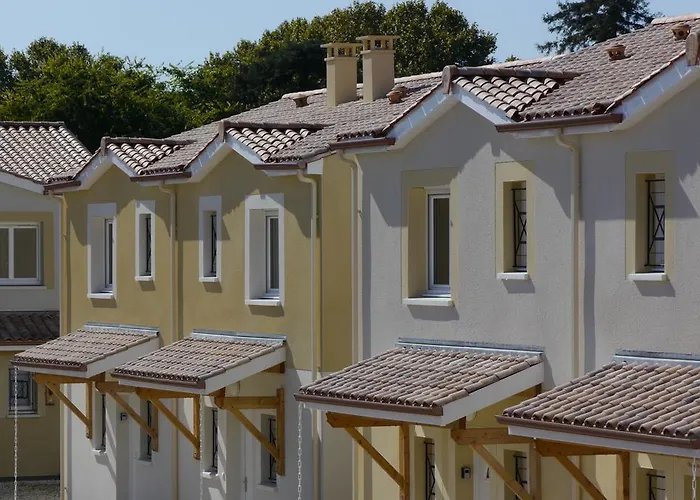 La Les Grands Vignobles 3* ليبورن