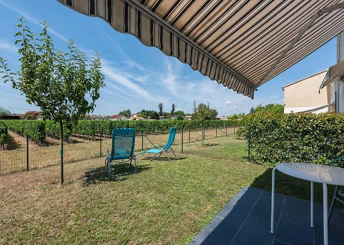 La Les Grands Vignobles 3* ليبورن