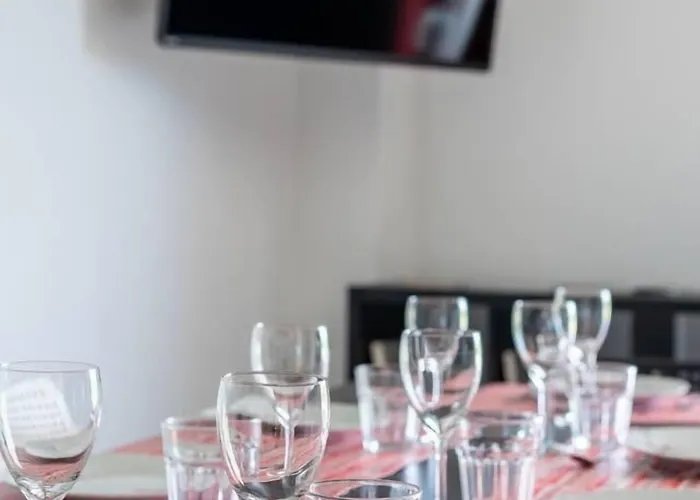 La Les Grands Vignobles 3* ليبورن