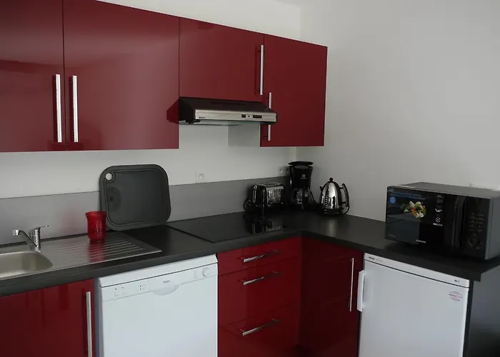 La Les Grands Vignobles 3* ليبورن