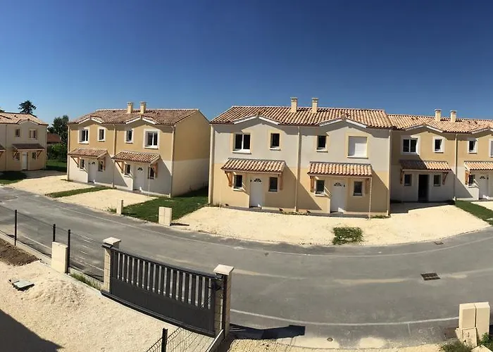 La Les Grands Vignobles شقة فندقية ليبورن