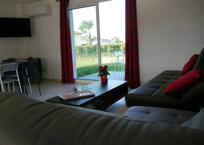 La Les Grands Vignobles 3* ليبورن